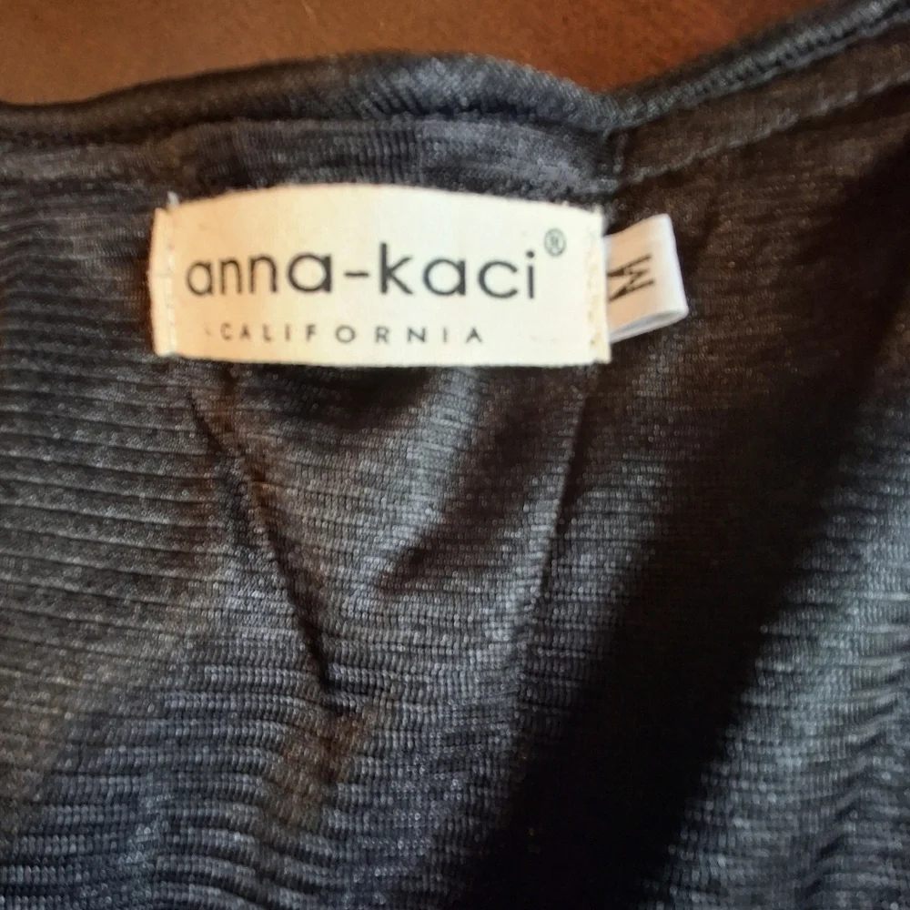 Anna-Kaci size medium